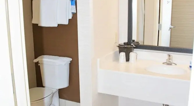 Четырёхместный номер Standard Fairfield Inn & Suites Butler