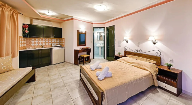 Люкс с балконом Harmony Hotel