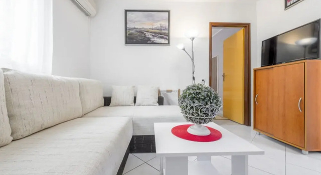 Apartment With one Bedroom in Baška Voda, With Wonderful sea View, Fur