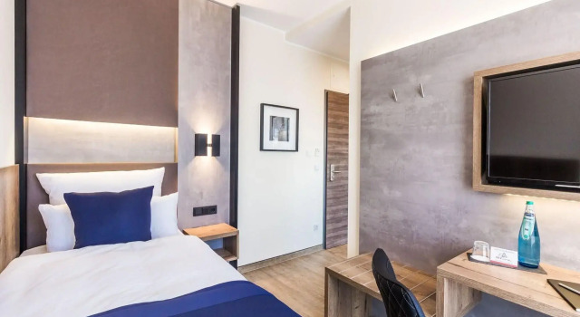 SKY Hotel Cloppenburg, Забронировать Отель Клоппенбург 