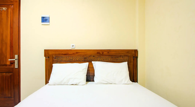 Omah Astu Syariah by OYO Rooms, Book Hotel Sleman Yogyakarta Province