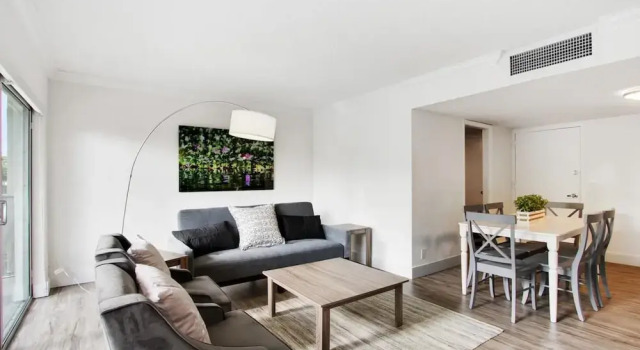 Charming 2BR in Coconut Grove by Sonder, Varaa Hotelli Hotellit Miami Beach uima-altaalla, Uima-allas