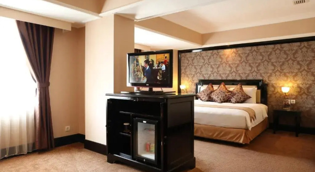 Полулюкс Golden Boutique Hotel Melawai