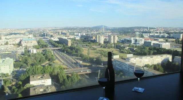 Апартаменты Deluxe Genex Apartment