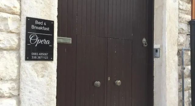 Bed & Breakfast Opera