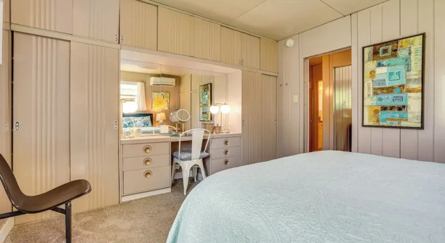 Lustron of the Lakes: Retro MCM Gem in Tangletown