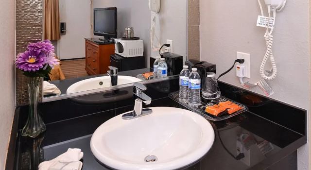 Четырёхместный номер Standard Highlander Motel