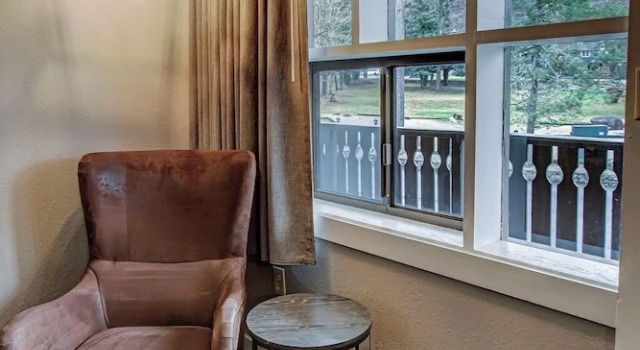 Четырёхместный номер Standard с балконом Brookside Lodge - Gatlinburg - On the River