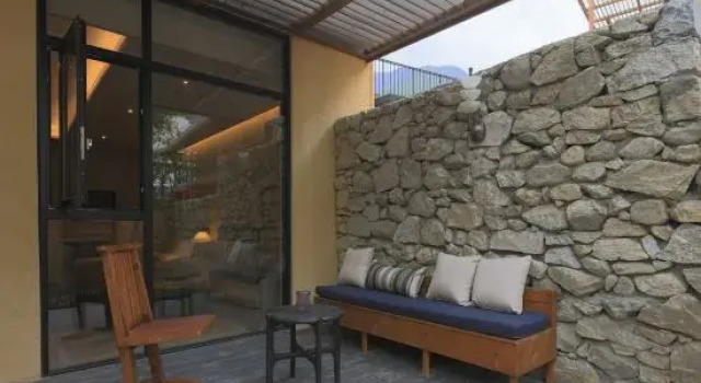 Hailuogou Seven Valleys Source · Snow Mountain Secret Realm Onsen Resort Hotel, Prenota Resort Hotel resort a Moxi, Resort