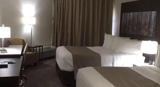 Standardowy czteroosobowy pokój Aiden by Best Western Warm Springs Hotel and Event