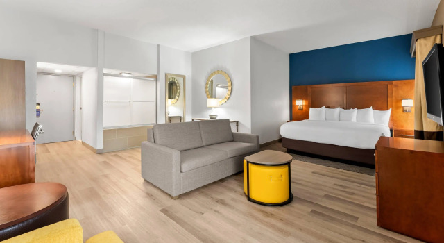 Двухместный люкс Business Comfort Suites Bethlehem Near Lehigh University and LVI Airport