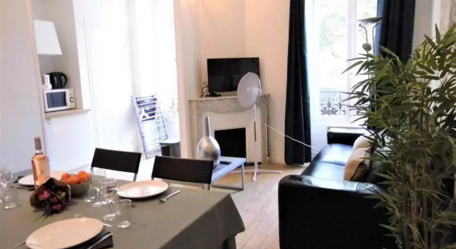 Апартаменты 2 spacious bedrooms near Riquier station!