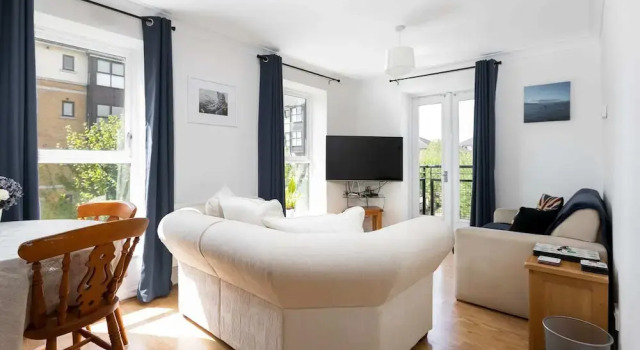 Modern 2 Bed, for up to 4, Excel/city Airport, Varaa Huoneisto Asunnot kohteessa Merseyside, Huoneisto