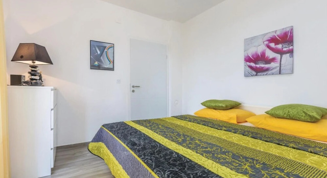 Awesome Home in Cesarica With Wifi and 3 Bedrooms, Prenota Appartamento Cesarica 