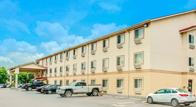 Super 8 by Wyndham San Antonio/Fiesta, Prenota Locanda San Antonio Bexar County