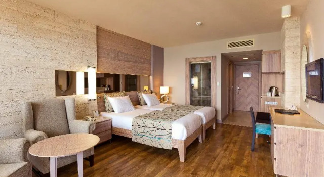 Семейный номер Standard с балконом и с частичным видом на море Melas Resort Hotel