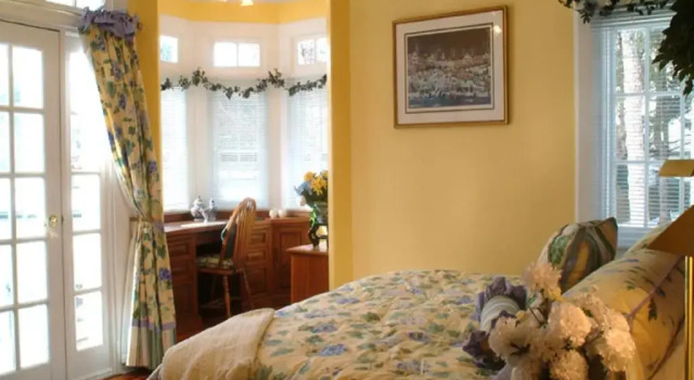 Двухместный номер Standard с балконом Lake George Boathouse Waterfront Lodging