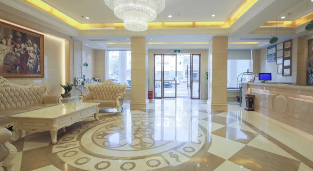 Vienna Hotel Shenzhen Fuyong Village, Rezerwuj Hotel Hotele w Shenzhen z parkingiem, Parking