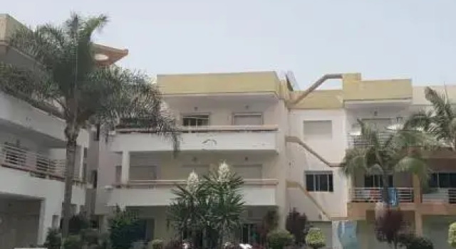 Superbe appart dans une résidence avec piscine, Rezervovat Apartmán Hotely v Doukkala-Abda s parkováním, Parkování