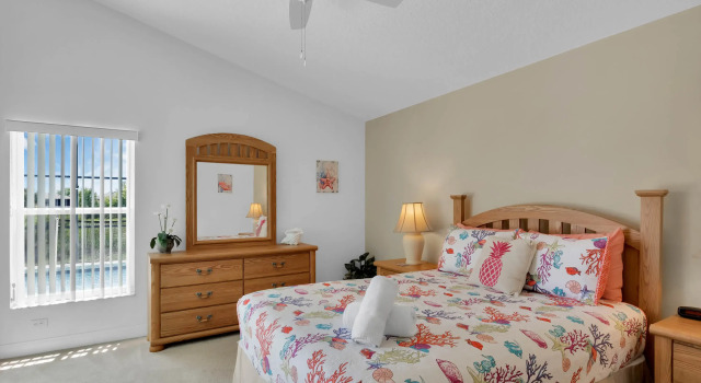 SWH812BD - 4 beds pool & spa home - Gated