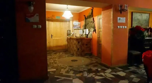 Gościniec Dębowa Gazdówka, Rezerwuj Hotel Ustrzyki Dolne 