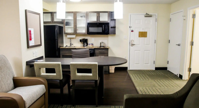 Двухместный люкс c 1 комнатой Candlewood Suites Richmond North-Glen Allen by IHG