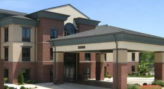 Crossroads Inn And Suites