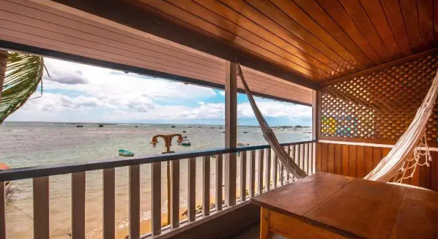 Четырёхместный номер Superior с балконом и seafront Amendoeira Praia Hotel