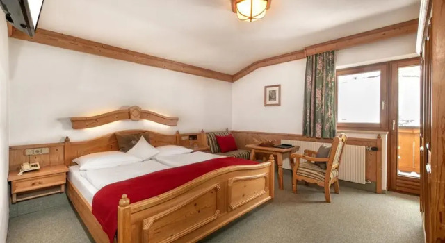 Трёхместный номер Standard с балконом Hotel Alpenhof