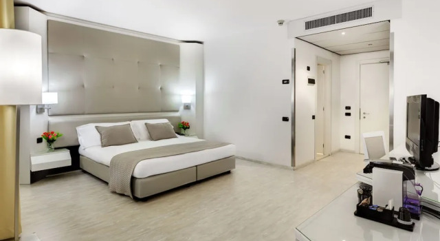 Четырёхместный номер Mediterraneo Palace Hotel