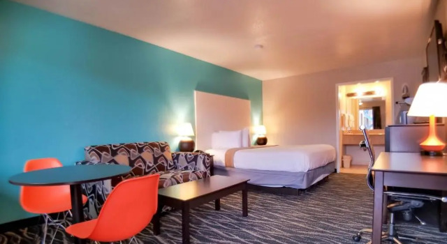 Двухместный люкс Howard Johnson by Wyndham Houston Hobby Airport