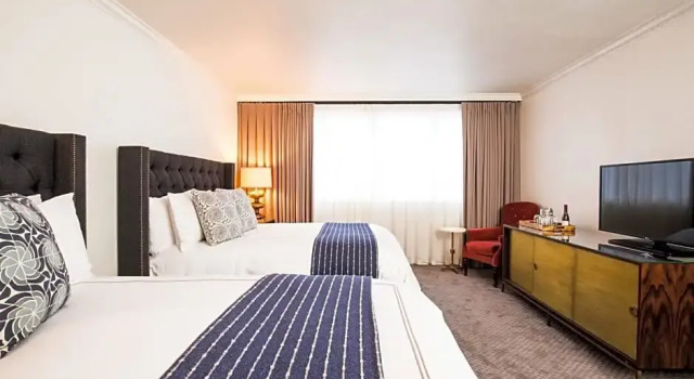 Четырёхместный номер Deluxe Hotel Ella