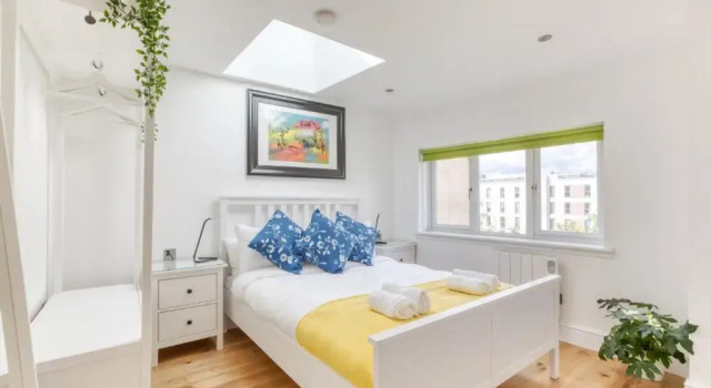 Апартаменты с 3 комнатами Central Bright 3 Bed Flat with Pool & Parking
