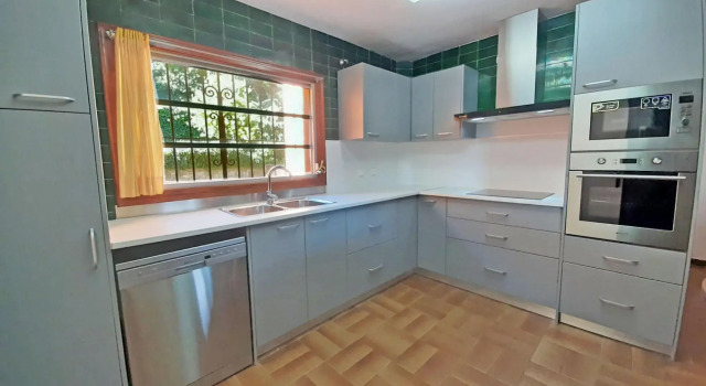 Esquer in Llafranc with 6 bedrooms and 4 bathrooms