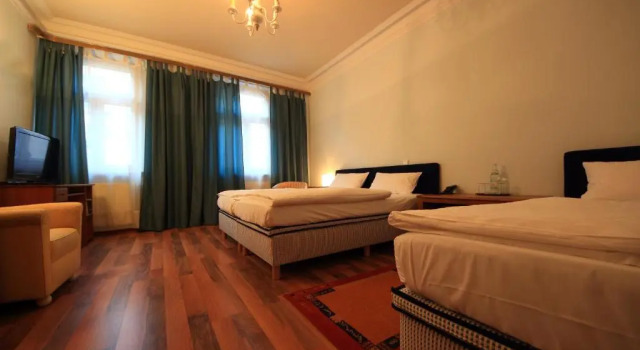 Кровать в общем номере Altstadthotel Fürth