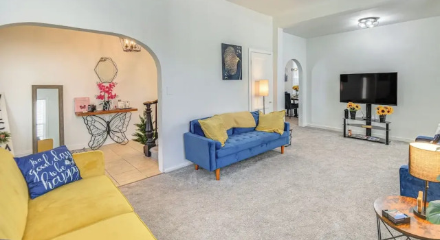 Spacious Family Home w/ Yard in Dtwn Hampton!, Book Feriehus Sommerhuse i Hampton, Hytte
