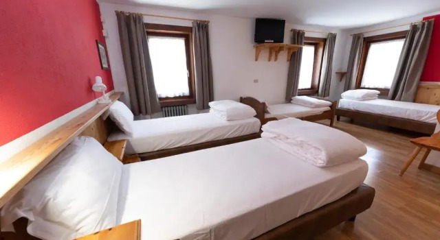 Четырёхместный номер Standard Hotel Meuble Joli