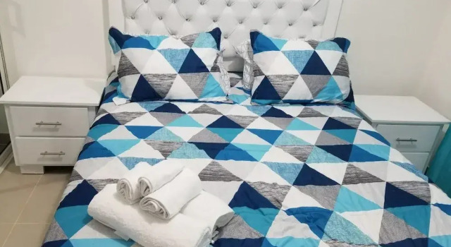 New Wonderful Apart With Pool, Забронировать Апартаменты/квартира Отели Сантьяго-де-лос-Кабальерос с бассейном, рядом с Leon Centre, Бассейн