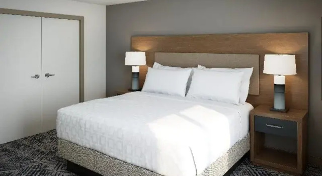 Люкс Candlewood Suites Mobile West I 65 by IHG