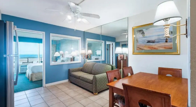 Двухместный номер Deluxe Ocean Sands Resort, Oceanfront, Virginia Beach by Vacatia