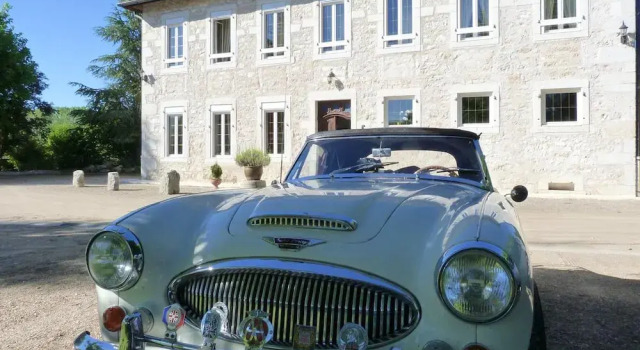 Mansion With 4 Bedrooms in LES Avenieres Veyrins Thuellin, With Wonderful Mountain View, Private Pool, Enclosed Garden