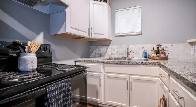 Beautiful King Bed Apartment in Renovated Building, Rezervovat Apartmán Houston Houston