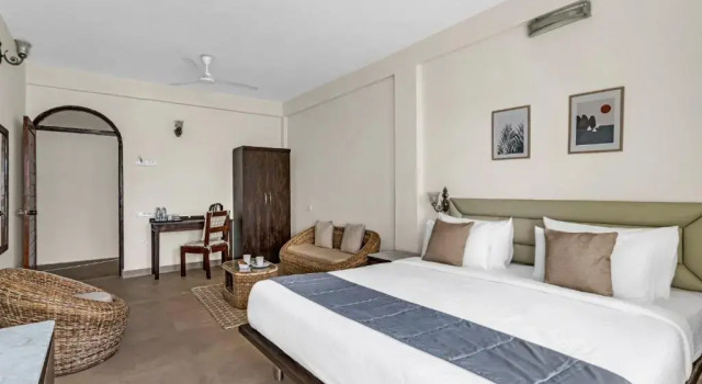 Полулюкс La Vaiencia Beach Resort, Morjim