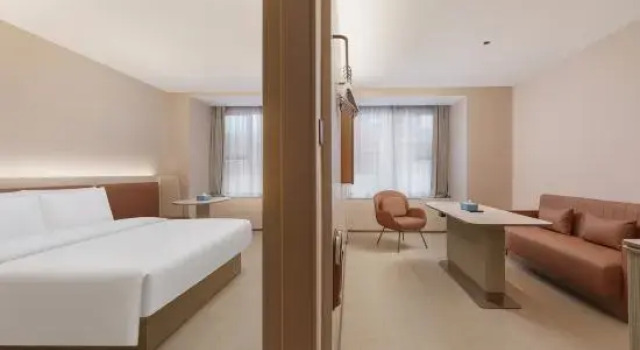 Люкс HanTing Hotel (Shenyang Shenbei Wuyue Plaza Shengjing Hospital)