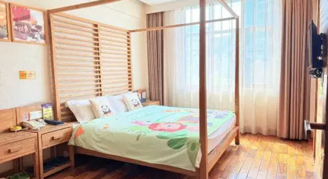 Четырёхместный семейный люкс Cloud Gathering Hotel (Chenzhou Wuling Square Chenzhou Station Store)