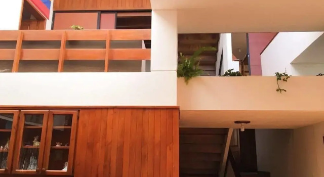Adulam, Book Hotel La Floresta Quito