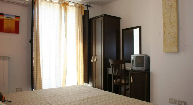 B&B Regina Carolina, Забронировать Отель Отели Кальтаджироне с парковкой, Парковка