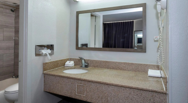 Люкс Red Roof Inn Petersburg - Fort Lee