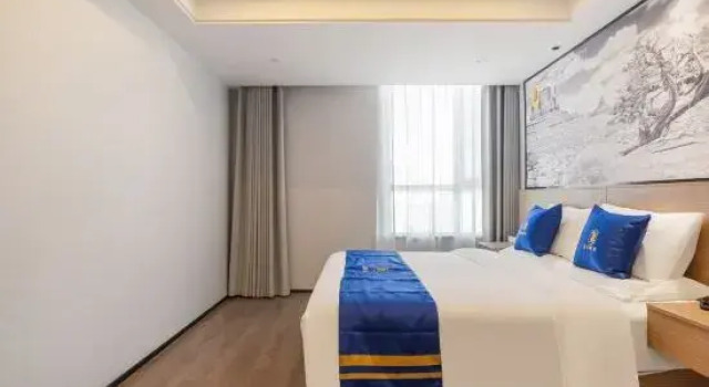 Люкс Business Super 8 Selected Hotel (Kashi Wanda Plaza Shuguang International Branch)