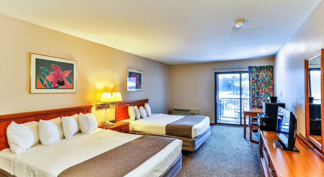 Четырёхместный номер Economy Polynesian Hotel & Suites Wisconsin Dells/Lake Delton